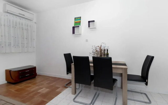 Awesome Home in Malinska With Wifi and 2 Bedrooms