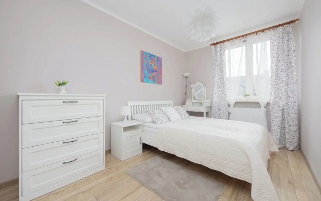 Warsaw Apartment With Parking by Renters