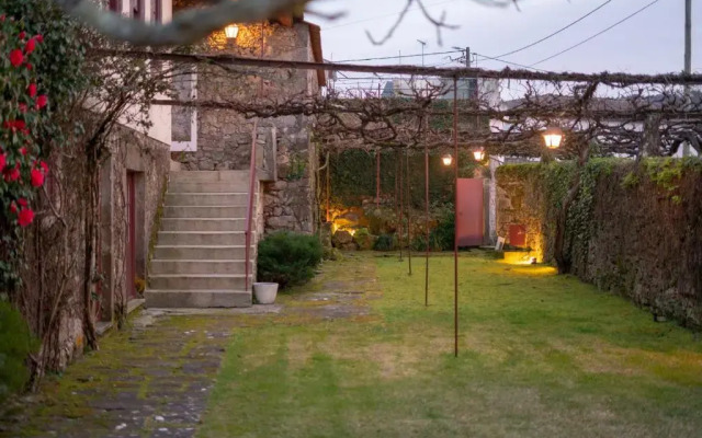 Liiiving in Moledo Historical Pool Villa