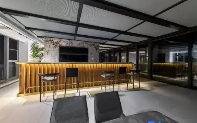 YHotel Leno
