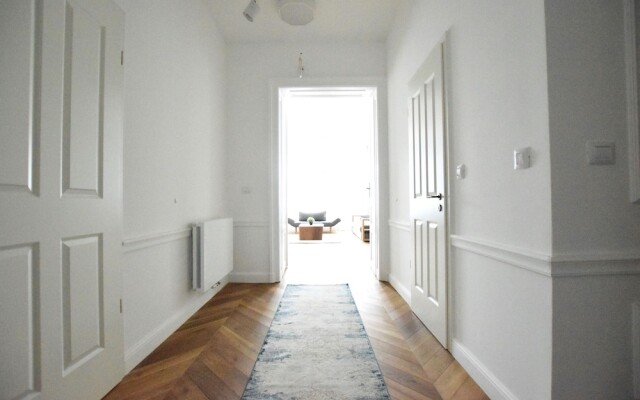 Luxury Apartment by Hi5 - Szervita Suite