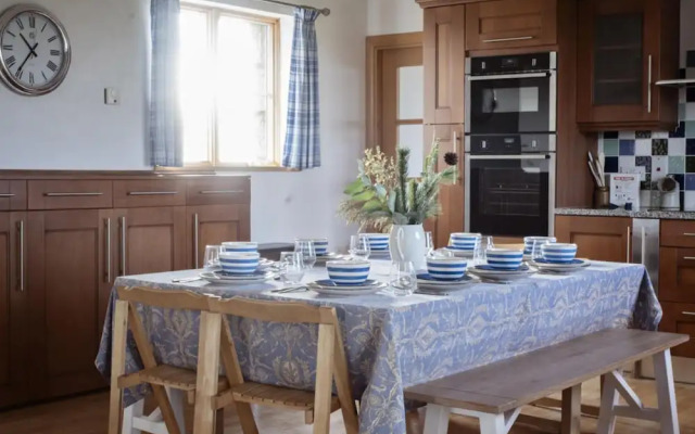 Triskele Detached Characteristic Home Sleeps 10