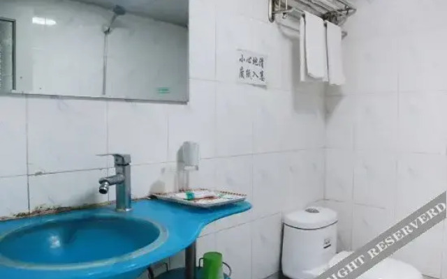 Jixian Hotel (Wuhan Wusheng Road Subway Station)