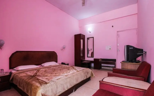 OYO 33385 Hotel Mandakini