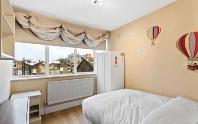 Bright 2 Bedroom Near the Natural History Museum