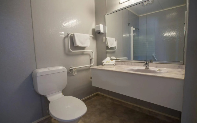 Fiordland National Park Lodge