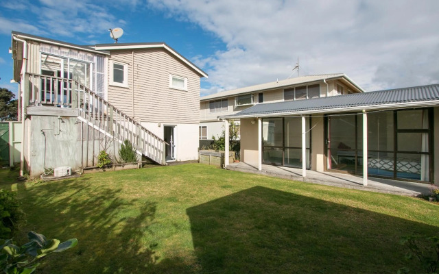 Waihi Charm - Waihi Beach Holiday Home