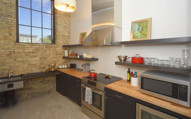 Kinn Guesthouse Bay View