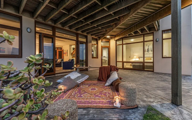 Unwind Seascape at Tennyson Beach