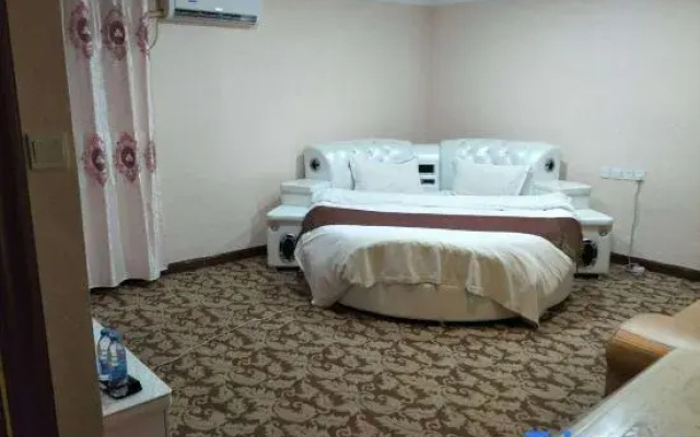Huaxuan Hotel (Dalian Qixin Street Branch)