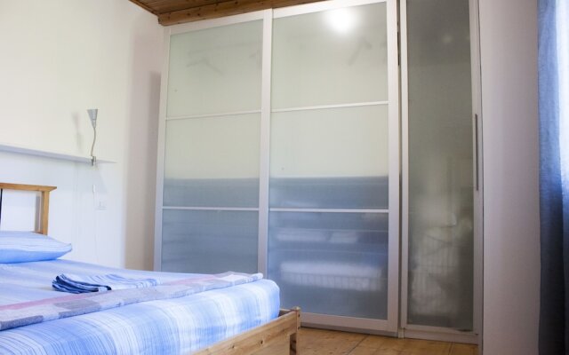 Nice Apartment in an English Style Building On the First Floor, With air Conditioning, Wifi and Sewing