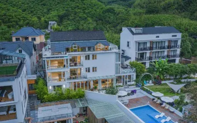 Walking Mountain Country Moganshan French Hot Spring Light Luxury Meishu