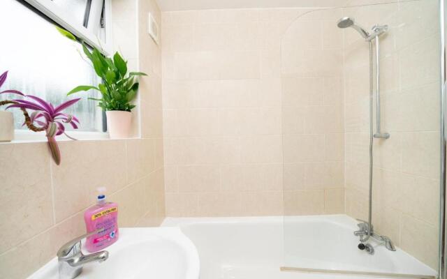 F5 Private Double Room (Sandycroft Guest House)