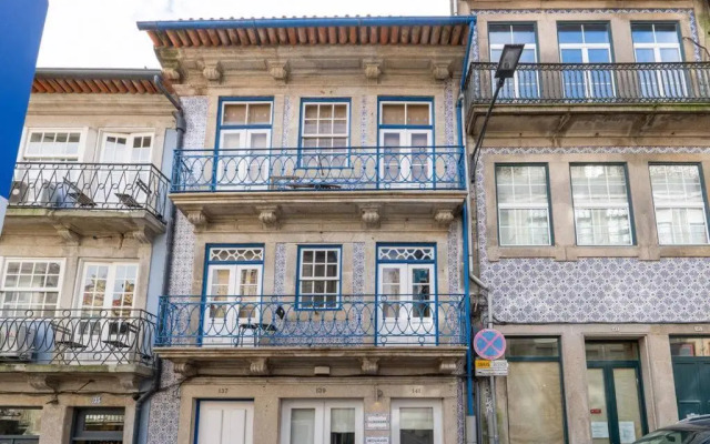 Renovated Feb22 Clerigos Cozy Balcony with self check in