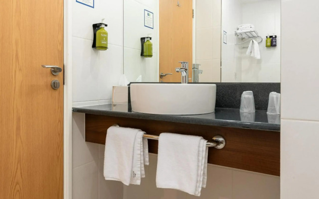 Holiday Inn Express Leigh - Sports Village by IHG
