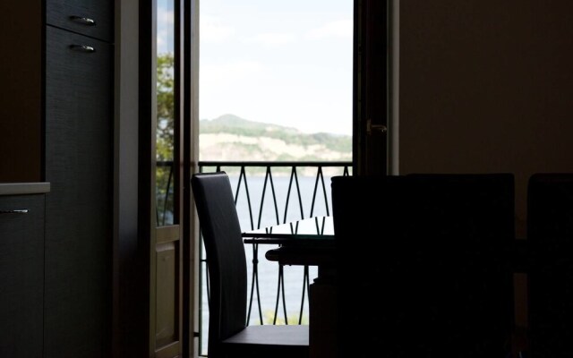 Stresa Apartment With Private Access to Beach