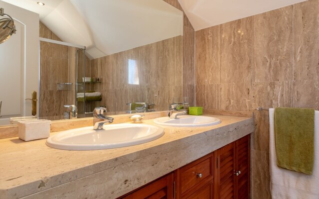 Elviria Marbella Luxury Penthouse Two Rooms PARKING and Golf