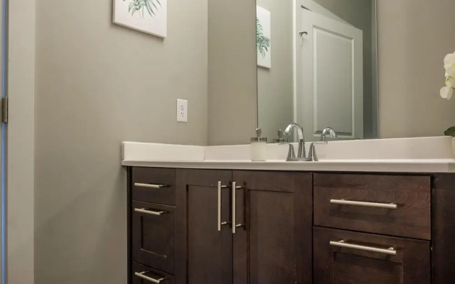 FRONTDESK LC Riversouth 245 Apts Downtown Columbus