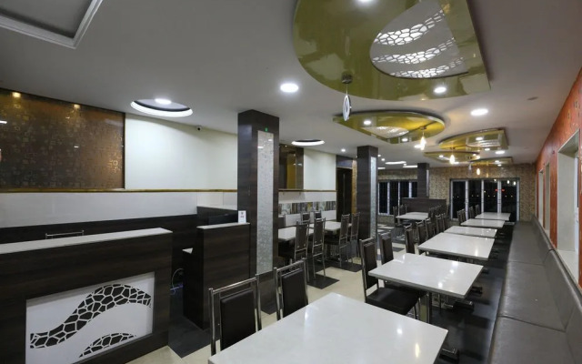 OYO 7987 Hotel Carnation