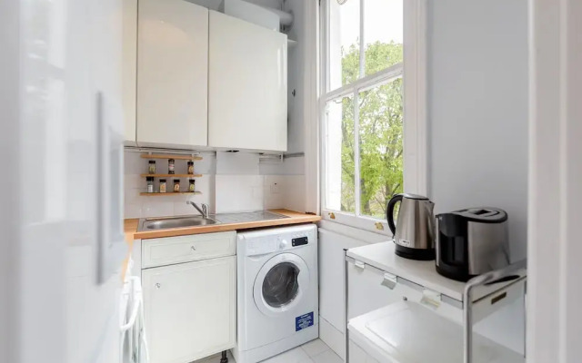 Earls Court Apartments by BaseToGo