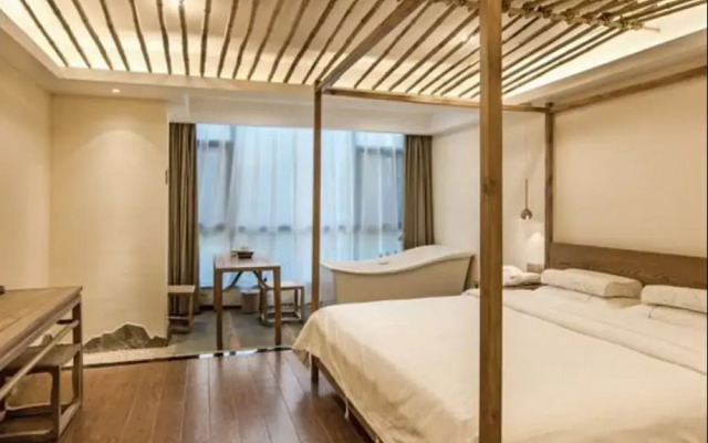 Wuyishan Old Street Hill Lodge