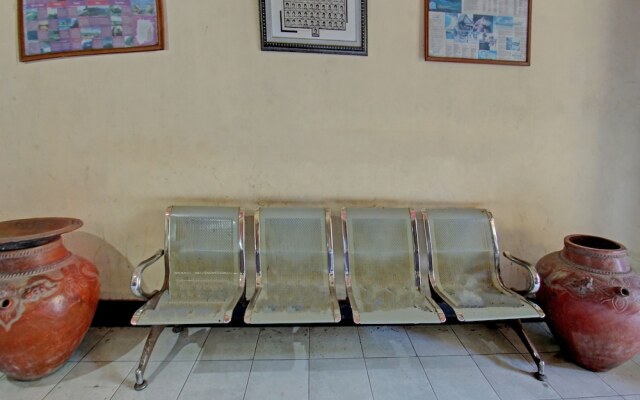 OYO 92849 Hotel Dienda Hayu Near Alun Alun Tastura