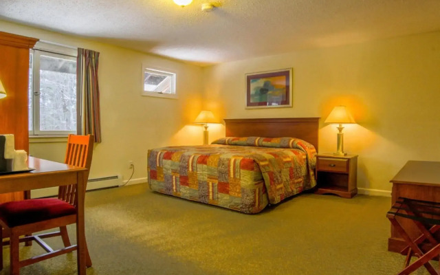 The Upper Pass Lodge at Magic Mountain