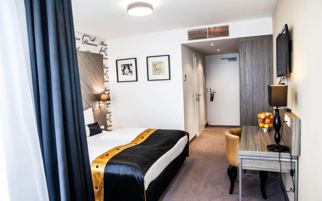 Elaya  Vienna City West