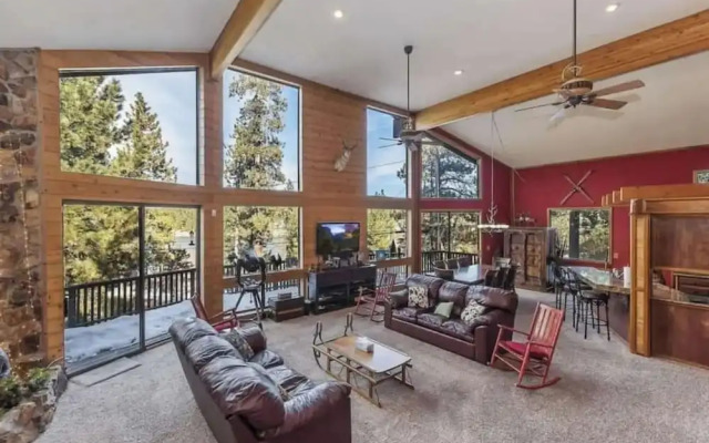 Charming Lakeside Retreat