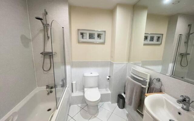 LUXURY APARTMENT, SAUNA, GYM, 24hrs Concierge
