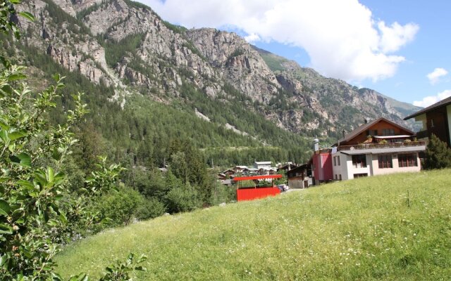 Spacious Apartment in Saint Niklaus near Mattertal Ski Area