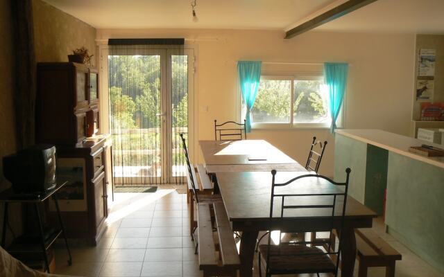 Les Truffiers Yourtes et roulotte