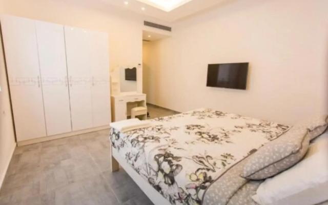Luxurious King Suite Two Bedroom Space Available