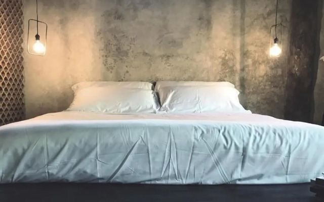 Amor Rooms