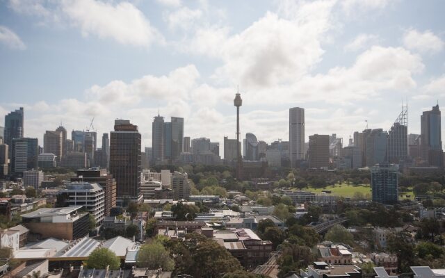 Modern 2 Bedroom Potts Point Apartment