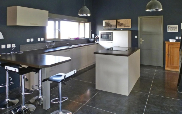 Architectural Villa Near the Coast, Sainte-colombe