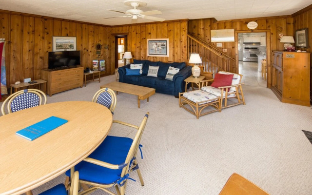 Harshaw Beach House 6 Bedroom Home by Redawning