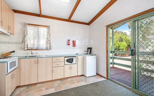 Golden Country Motel & Caravan Park