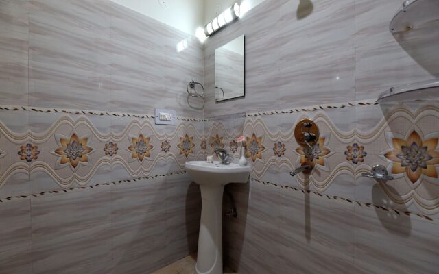 OYO 14075 Lavyansh Cottage