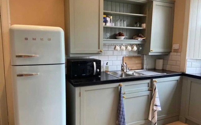 Modern 2 Bedroom Apartment in Edinburgh