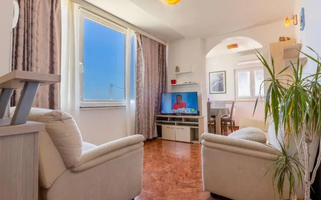 Lanterna Puntamika apt. near beach