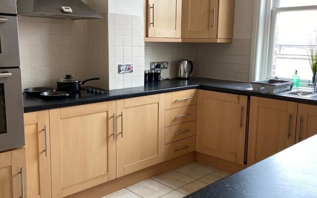 Monthly, Short, Stays 2-bed Apartment in Reading