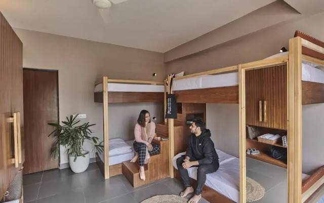 Minimalist Poshtel & Suites