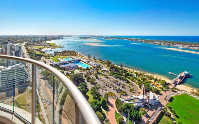 Luxury 3BR Apt with Incredible Views