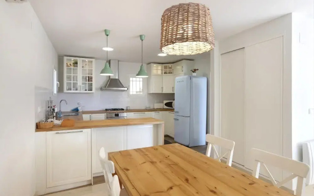 Luxury Villa Located In The Exclusive Area Of Finestra