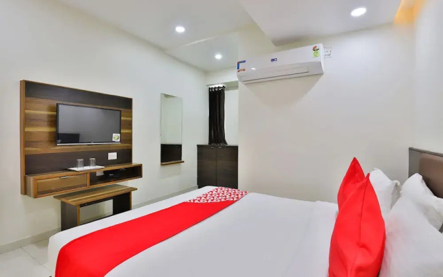 Oyo 25009 Hotel Crystal