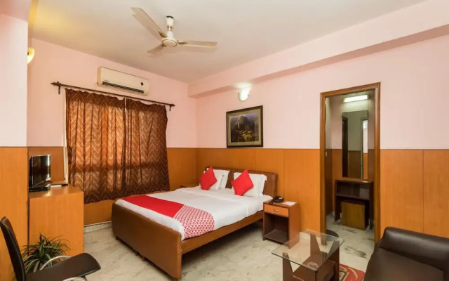 Malik Court by OYO Rooms