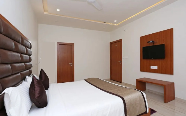 Hotel Paras Royale