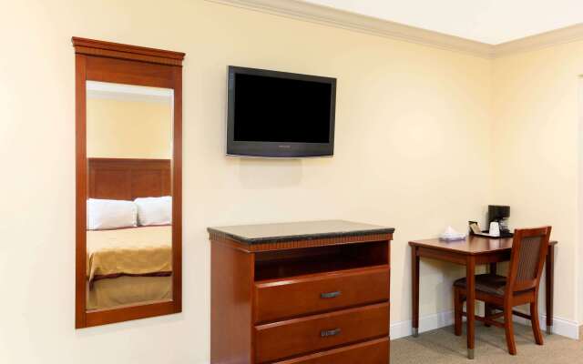 Travelodge by Wyndham Brea