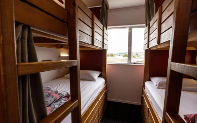 Haka House Taupo – Guest Rooms – Taupo